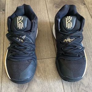 Nike | Kyrie 5 “Black Metallic Gold” | Size 5.5